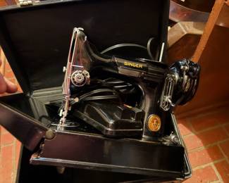 . . . 1948 Singer Featherweight sewing machine in original box!