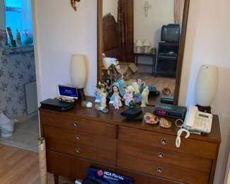 Vintage basset dresser - ideally to sell in bedroom suite