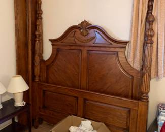 Bedframe - 4 post vintage