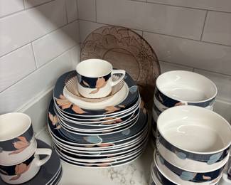 New Decade by Noritake "Santa Barbara" Dinnerware Set