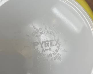 Yellow Square Pyrex 2 1/2 Qt Hostess Bowl