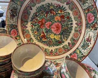 Japanese Famille Rose Dinnerware Set