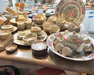 Japanese Famille Rose Dinnerware Set