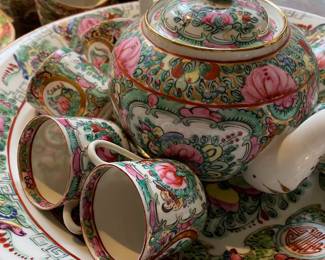 Japanese Famille Rose Dinnerware Set