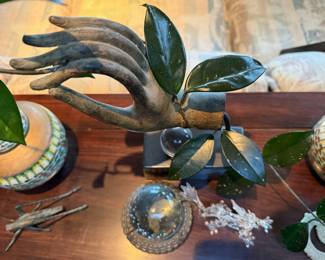 Mundra Hand Art Sculpture