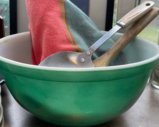 Pyrex Primary Green Mixing Bowl