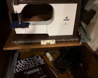 Viking Husqvarna Sewing Machine Kit – Model 6690 