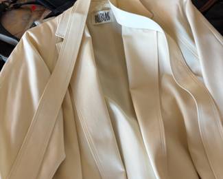Circa 1980s Bill Blass Ivory Open-Front Blazer