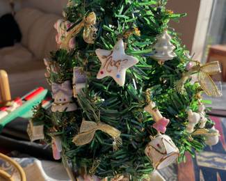 2004 Lenox Advent Family Celebration Christmas Tree with Ornaments