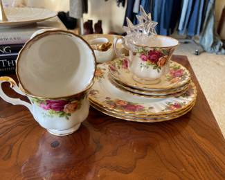 Royal Albert "Old Country Roses" Teacup, Saucer, Bread & Butter Plates
