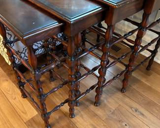 Set of 4 nesting tables 