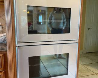 Gaggenau 400 Series 30" built in double oven.  This oven will be uninstalled and located in the garage. 