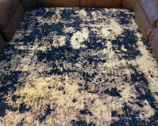 Blue and white shag rug by Thomasville, 8’x 10’