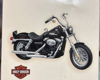 Hallmark Keepsake Harley-Davidson 2006 FXDBI Dyna “Street Bob” Christmas Ornament