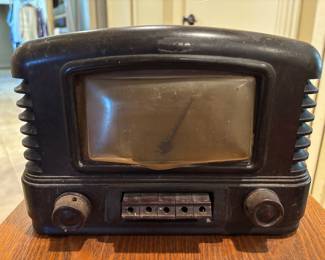 Antique FM Radio