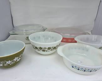 • Vtg Fire King Swiss Chalet/Swiss Alpine Round Casserole Dish w/Tab Handles
• Pyrex Spring Blossom Green White Background (also known as Crazy Daisy) small mixing bowl
• Pyrex Spring Blossom Green Background (also known as "Crazy Daisy") small mixing bowl
• Pyrex Pink Daisy Casserole Dish