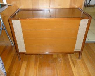 Cool Mid-Century stereo/AM/FM..the radio works great, no stylus in the phonograph but the mechanism seems to work. Might need a band, not sure, 