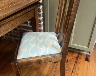 $350; Antique draw-leaf Mission/Arts & Crafts style oak table & four chairs; measures approx. 29" x 36" x 35" (59" with leaves drawn out); good condition with wear commensurate with age and use