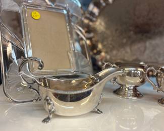 Love this silver gravey boat