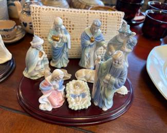 Another nice ceramic manger scene on plaque - permanent