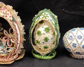 (3) VTG. FABERGE STYLE HAND DECORATED BEADED DESIGN CHICKEN/DUCK EGGS, ORNATE GOLD TONE STAND & BEADED STANDS, 4in, 3.25in, 1.75in H, ONE OF A KIND NO SHIPPING PICKUP ONLY