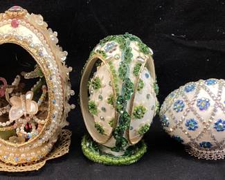 (3) VTG. FABERGE STYLE HAND DECORATED BEADED DESIGN CHICKEN/DUCK EGGS, ORNATE GOLD TONE STAND & BEADED STANDS, 4in, 3.25in, 1.75in H, ONE OF A KIND NO SHIPPING PICKUP ONLY