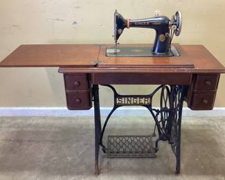 VTG. SINGER SEWING MACHINE WITH TABLE PICKUP ONLY, NO SHIPPING