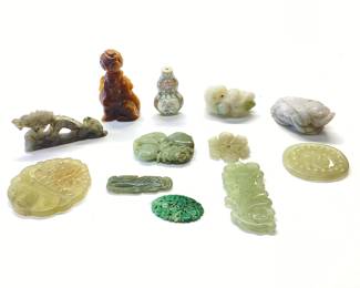 ASIAN CARVED JADE, TIGERS EYE AND MOTHER OF PEARL VTG SNUFF BOTTLES AND BEAUTIFUL CRAVINGS OF JADE FOR JEWELRY