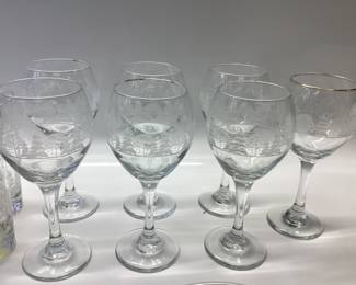 10 VINTAGE LIBBEY PINES HIGHBALL GLASSES, 7 LIBBEY WINTER WONDERLAND WINE GOBLETS, TWO FRANKLIN MINT HEIRLOOM PLATES WITH BIRDS AND ONE ROBERT LAESSIG PLATE