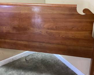 WELSH VALLEY BY THOMASVILLE FURNITURE CO. FULL SIZE BED. PICKUP ONLY, NO SHIPPING