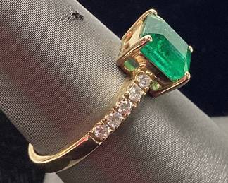 14KT YELLOW GOLD EMERALD & DIAMOND RING, SIZE 7, 2.21ct EMERALD, 0.20cts DIAMONDS, 3.1g TOTAL WEIGHT, GGA APPRAISAL $9,180.00