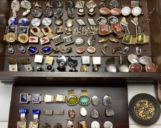 ASSORTED CUFF LINKS, TIE CLIPS/TACKS, 14KT YELLOW GOLD TIE TACK, SWANK, MOTHER OF PEARL, TIGERâ€™S EYE, KREMENTZ WITH CASES & WOOD STORAGE BOX