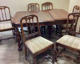 VTG. JACOBEAN STYLE SIX CHAIR DINING SET WITH LEAF NO SHIPPING, PICKUP ONLY
