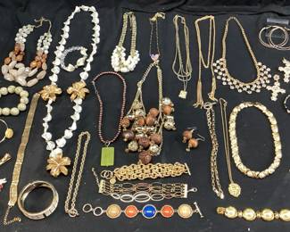 ASSORTED COSTUME JEWELRY, ANN TAYLOR, GUESS, ANNE KLEIN