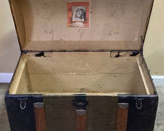 ANTIQUE DOME TOP STEAMER TRUNK NO SHIPPING PICKUP ONLY