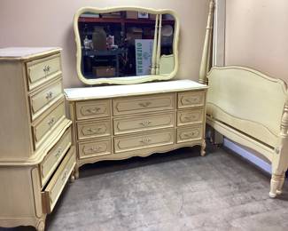 HENRY LINK FRENCH PROVINCIAL BEDROOM SET 3PC HENRY LINK FURNITURE CO. FRENCH PROVINCIAL BEDROOM SUITE. FULL SIZE BED, CHEST OF DRAWERS AND DRESSER WITH MIRROR. PICKUP ONLY, NO SHIPPING