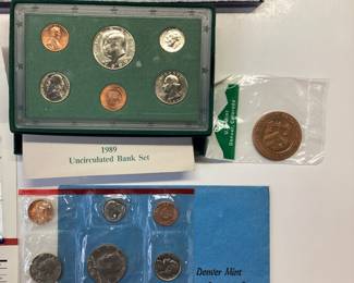 MIXED U.S. COIN PROOFS AND DENVER SOUVENIR 24K GOLD PLATED 1999-2000 STATEHOOD SET, 1987 PHILADELPHIA AND DENVER PROOF SET. 1989 PHILADELPHIA PROOF SET AND DENVER 1789 SOUVENIR COIN