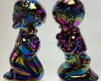 1970 FENTON AMETHYST CARNIVAL GLASS PRAYING GIRL & BOY FIGURINES, 3.75in H