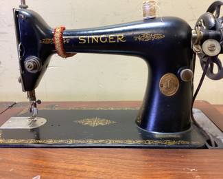 VTG. SINGER SEWING MACHINE WITH TABLE PICKUP ONLY, NO SHIPPING