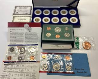 MIXED U.S. COIN PROOFS AND DENVER SOUVENIR 24K GOLD PLATED 1999-2000 STATEHOOD SET, 1987 PHILADELPHIA AND DENVER PROOF SET. 1989 PHILADELPHIA PROOF SET AND DENVER 1789 SOUVENIR COIN