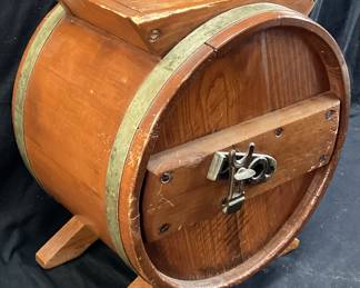 ANTIQUE WOOD HAND CRANK BARREL BUTTER CHURN, MISSING HANDLE NO SHIPPING PICKUP ONLY