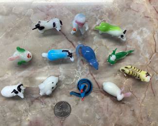CHINESE ZODIAC GLASS MINIATURES IN ORIGINAL BOX THIS LOT FEATURES THE TWELVE ANIMALS CELEBRATING THE CHINESE ZODIAC IN ORIGINAL BOX. INCLUDES PORCELAIN TIGER AND DOG