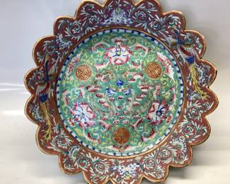 ORIENTAL PORCELAIN AND CHINA LOT THIS LOT HAS A BEAUTIFUL HAND PAINTED PORCELAIN ROSE CANTON STYLE 9" BOWL FEATURING A FENGHUANG BIRD, DRAGON AND SHOU SYMBOL. ALSO 2 JAPANESE SHOFU CHINA GILDED LEAF TRINKET DISHES. A PERFECT ADDITION TO SOMEONES COLLECTION.