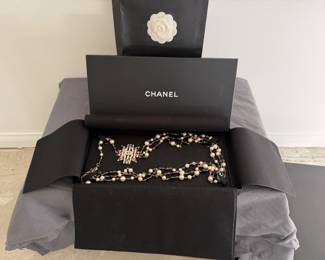 CHANEL NECKLESS