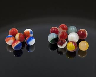 Marbles: Lot Of 16 Marbles In Two Groups, 10 Assorted Peltier Glass Co. Peerless And 6 Banded