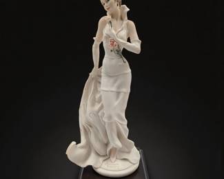 Giuseppe Armani Figurine: "Tia" 522F With Original Box
