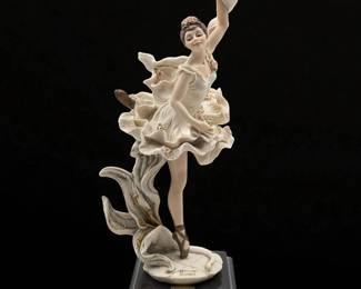 Giuseppe Armani Figurine: "Carla" 818F With Original Box