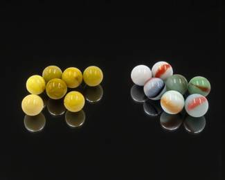 Marbles: Lot Of 14 Marbles In Two Groups, 7 Small Lemon Game Marbles And 7 Miscellaneous
