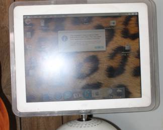 iMac G4 (2002), with speakers and mouse. powers up!