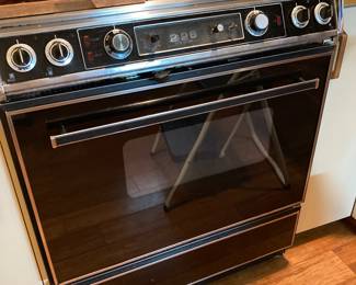 Jen Air electric stove. works fine needs cleaning cheap!Selling due to kitchen remodel.